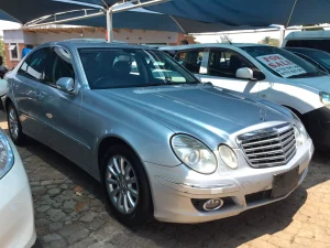 Mercedes Benz E300 Silver, 135000km, 2007