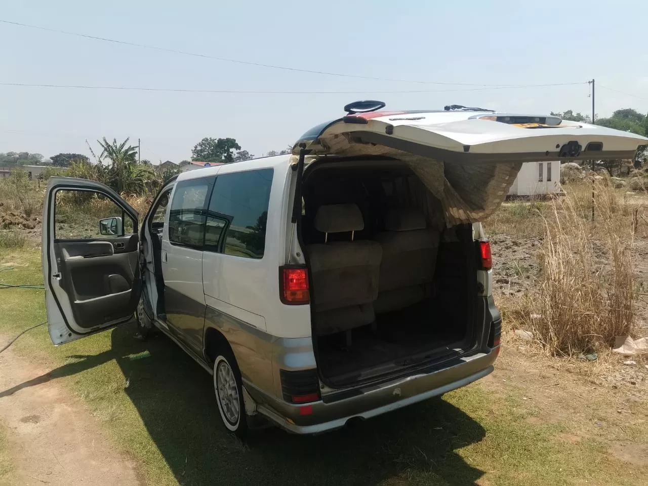 Nissan Elgrand Caravan - Image 2