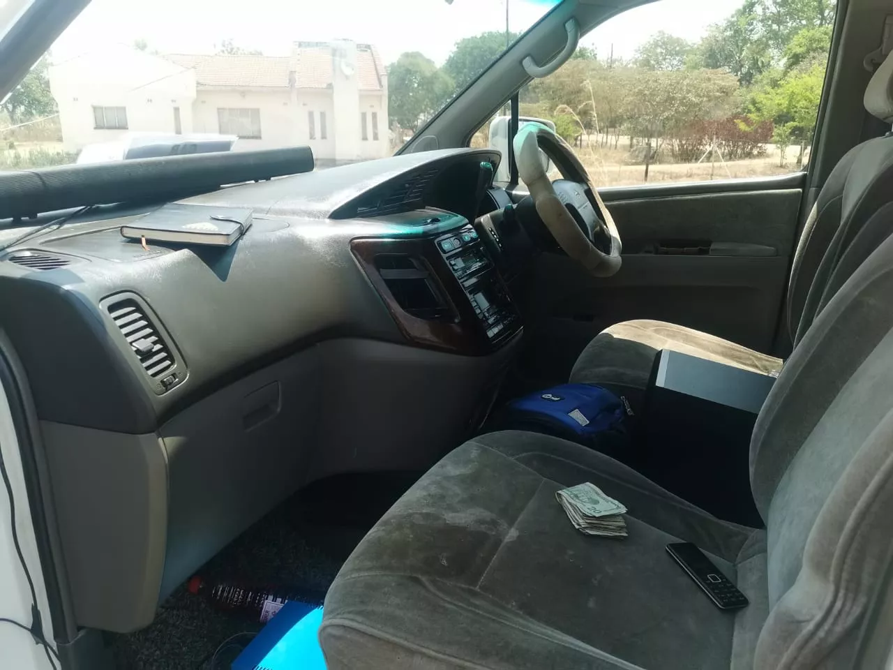 Nissan Elgrand Caravan - Image 3