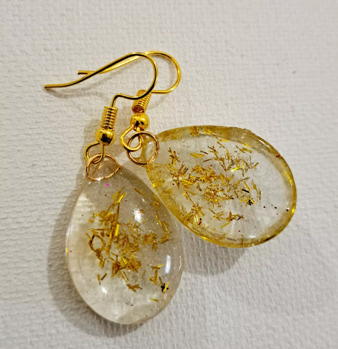 Dried Flower ? Clear Resin Tear Drop Earrings - Image 5