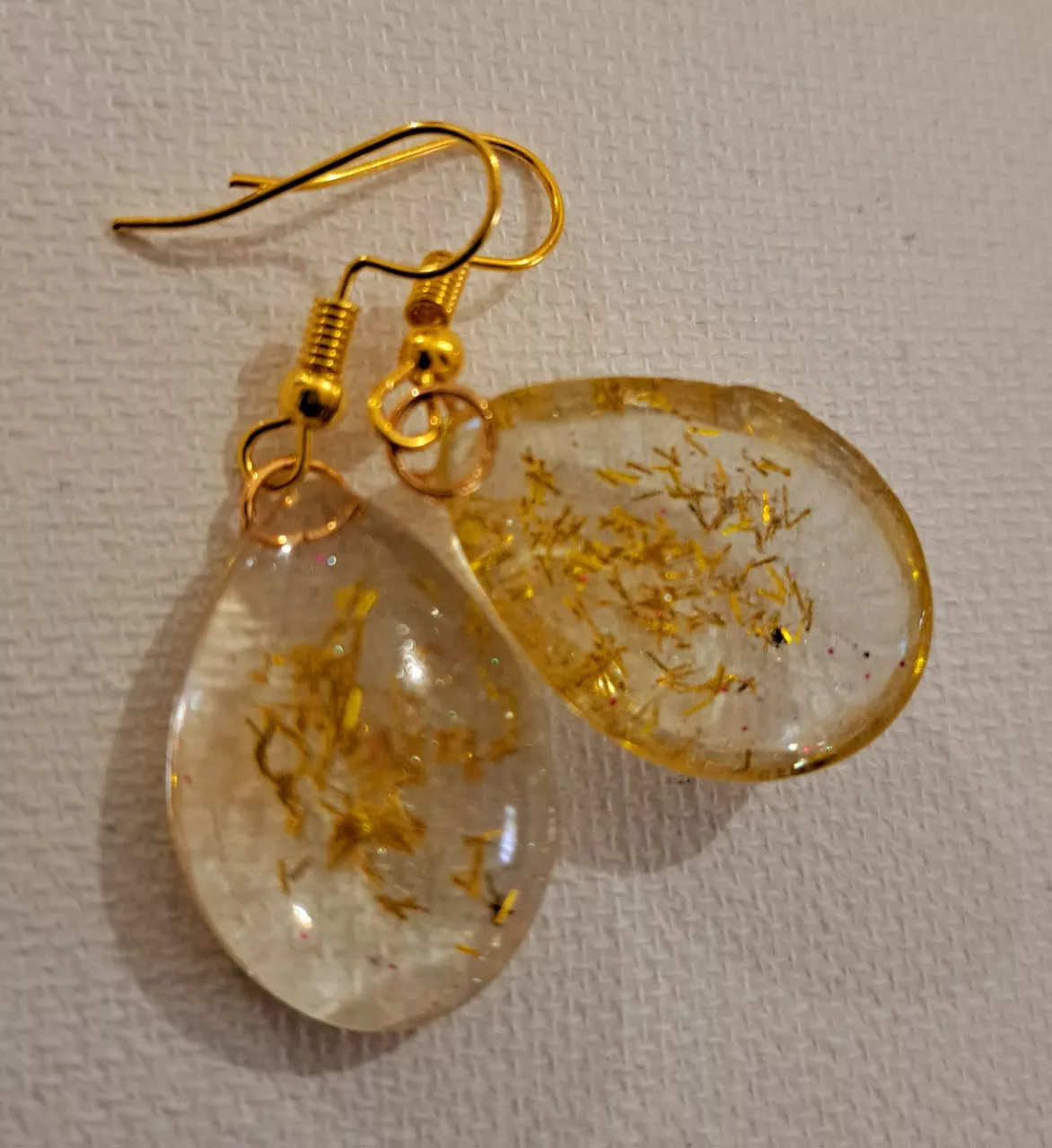 Dried Flower ? Clear Resin Tear Drop Earrings - Image 4