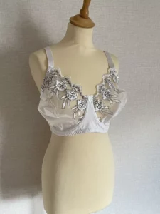 Valbonne Luxury Lace Bra Size 38g White Black Wired Bra Hook Fastener New