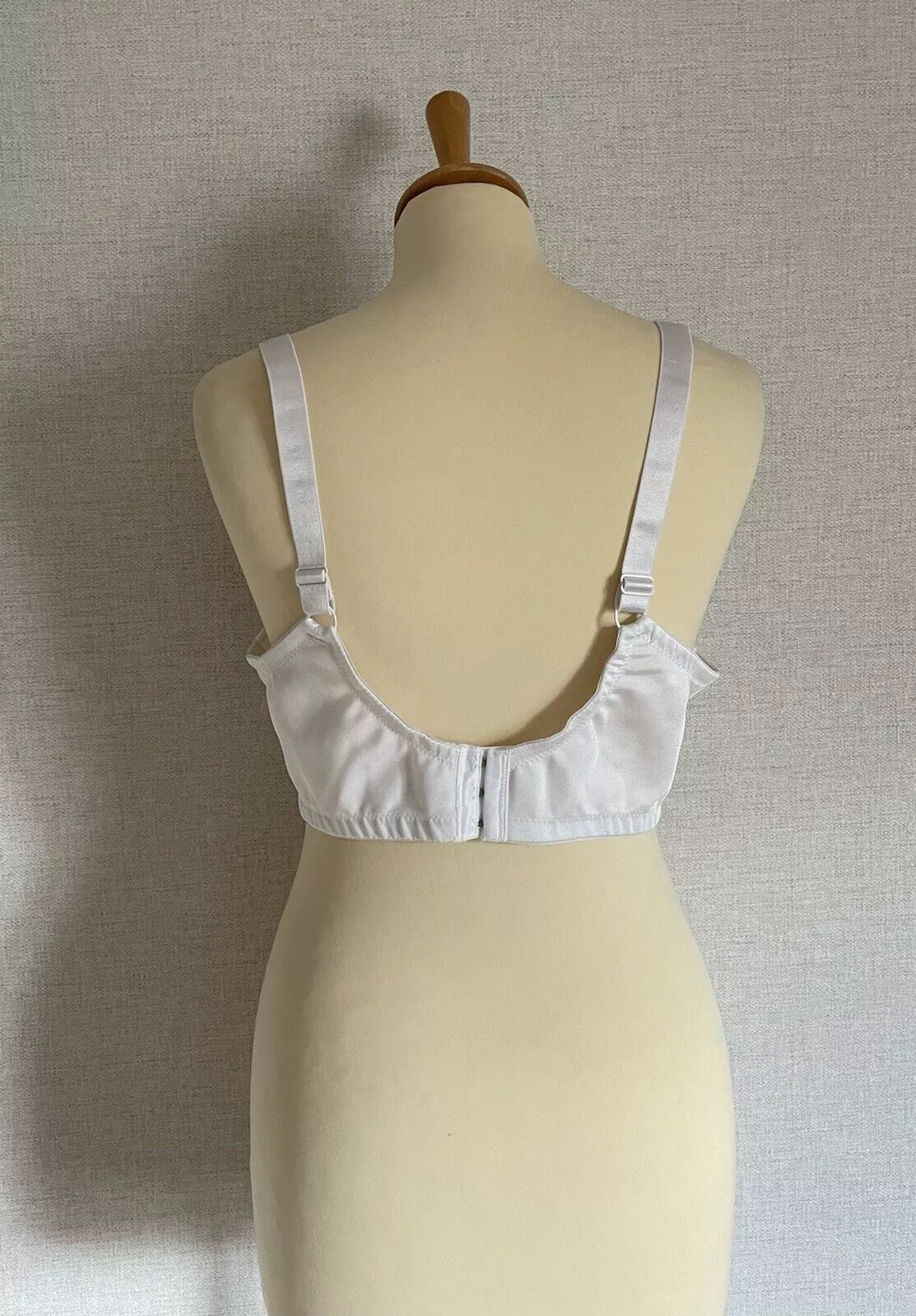 Valbonne Luxury Lace Bra Size 38g White Black Wired Bra Hook Fastener New - Image 2