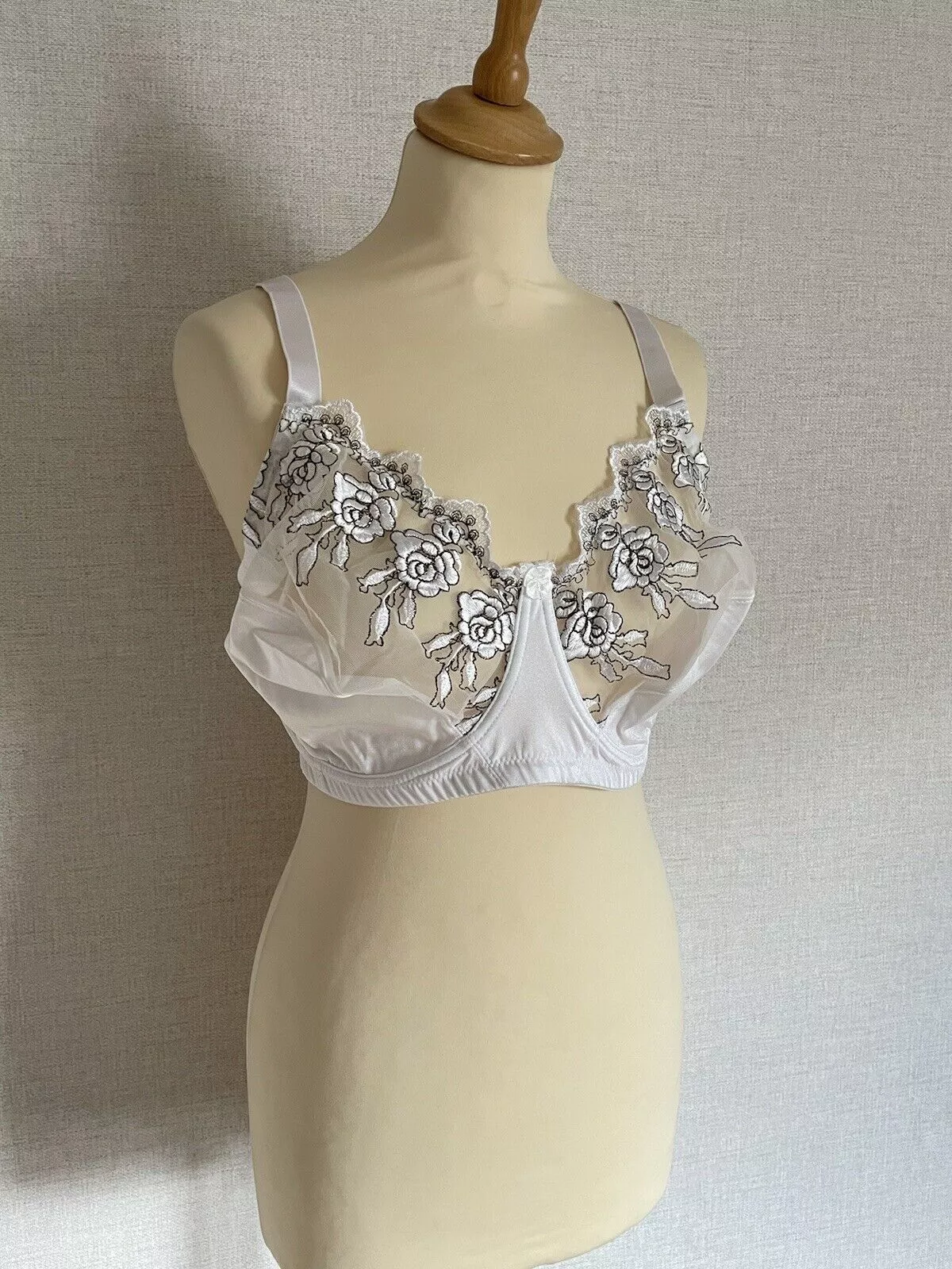 Valbonne Luxury Lace Bra Size 38g White Black Wired Bra Hook Fastener New