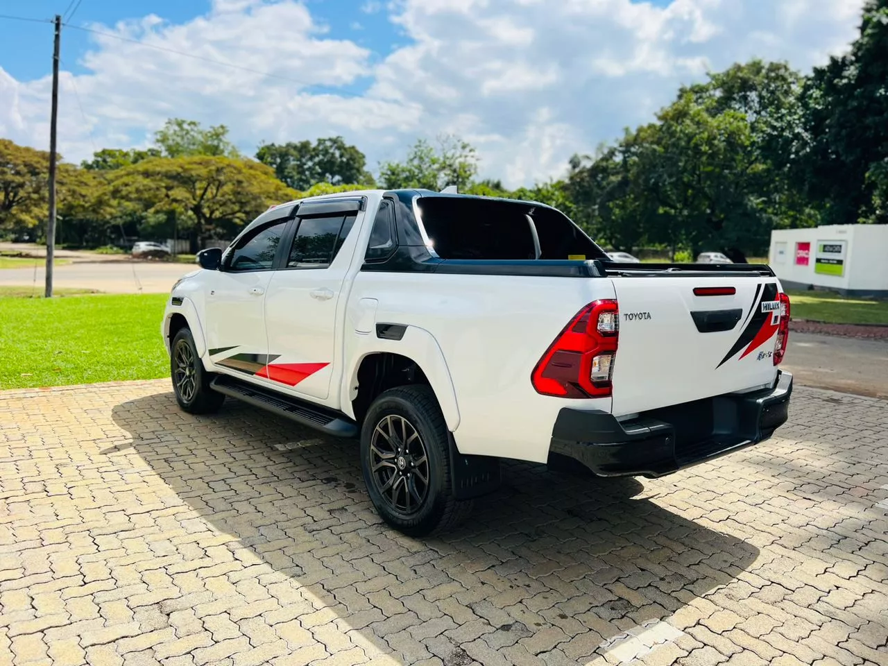 Toyota Hilux Gr Sport - Image 6