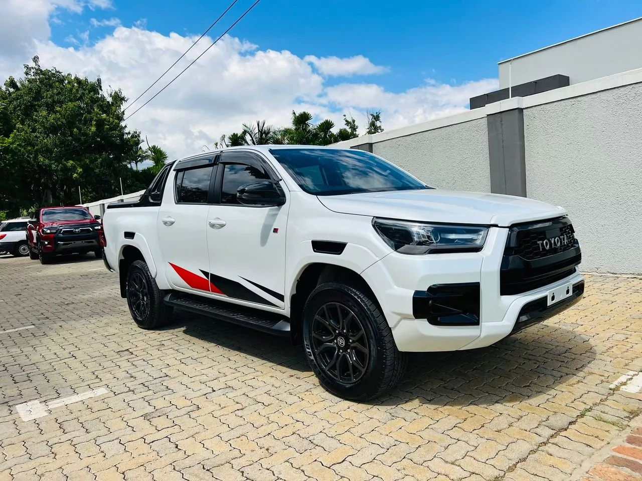 Toyota Hilux Gr Sport - Image 4