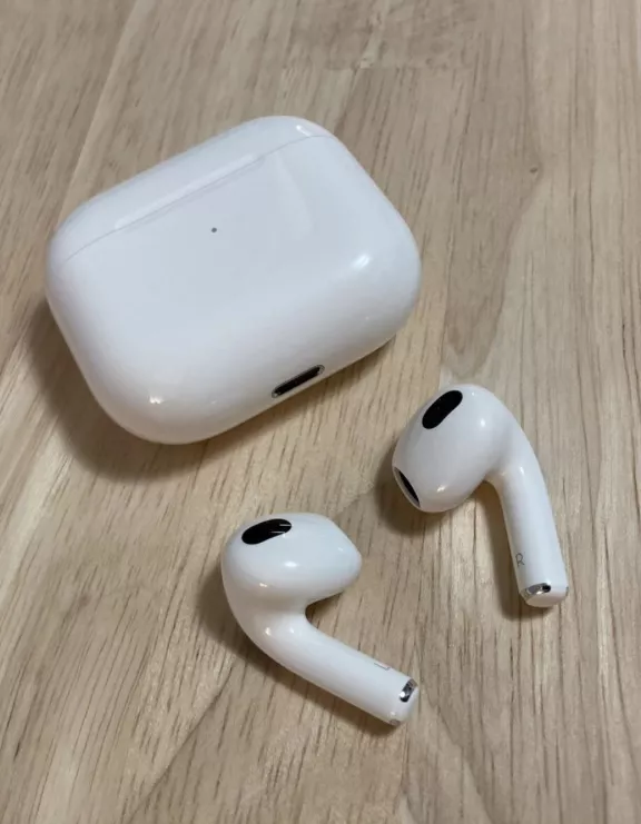 3rd Gen Airpods - Image 5