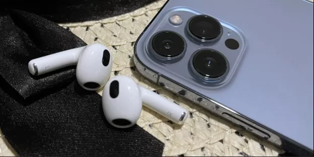 3rd Gen Airpods - Image 2