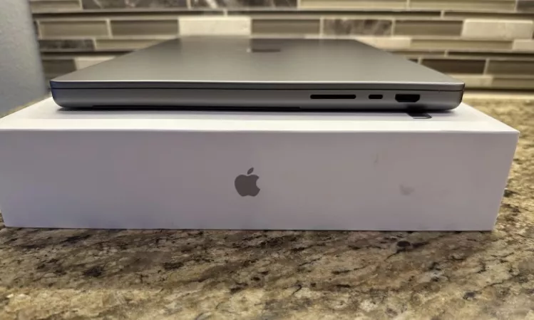 Macbook Pro 2023- 1 Tb M3 Max Chip - Image 4