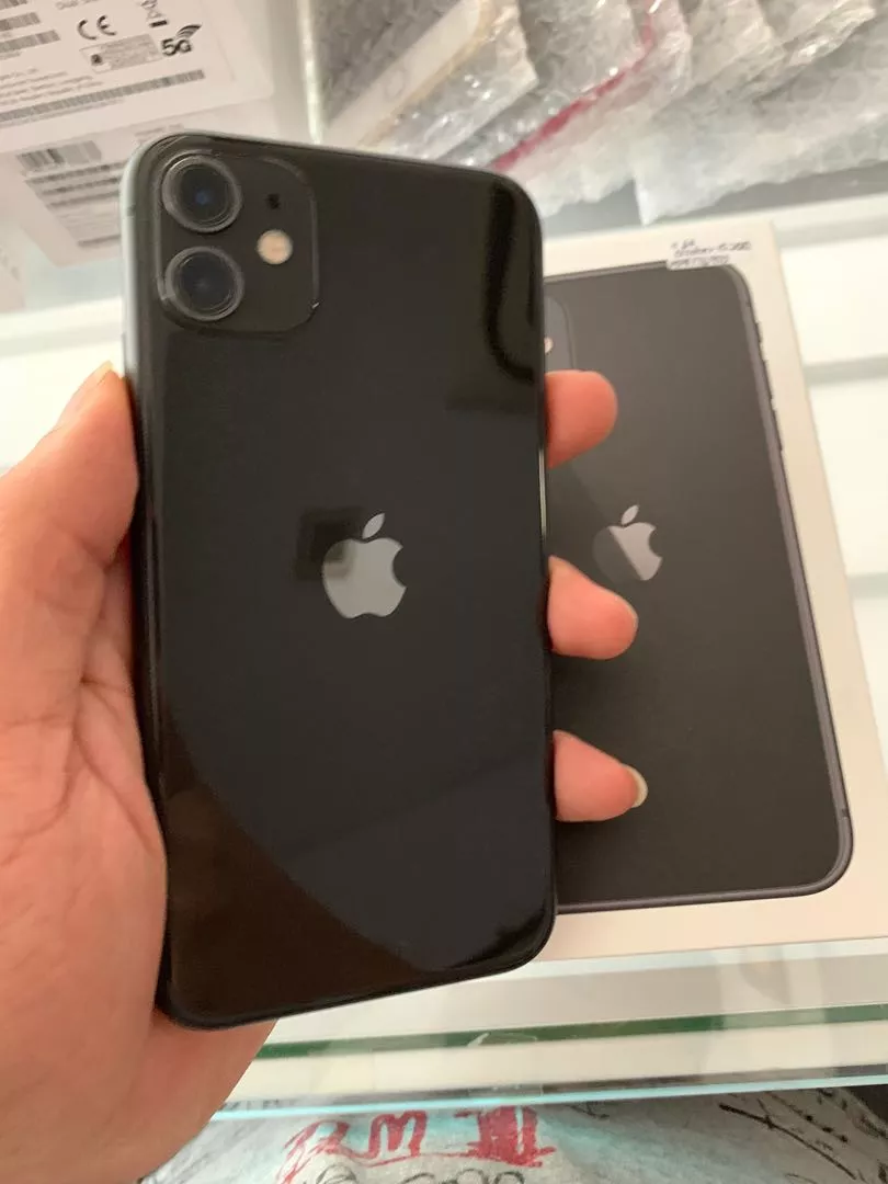 Iphone 11 - Image 2