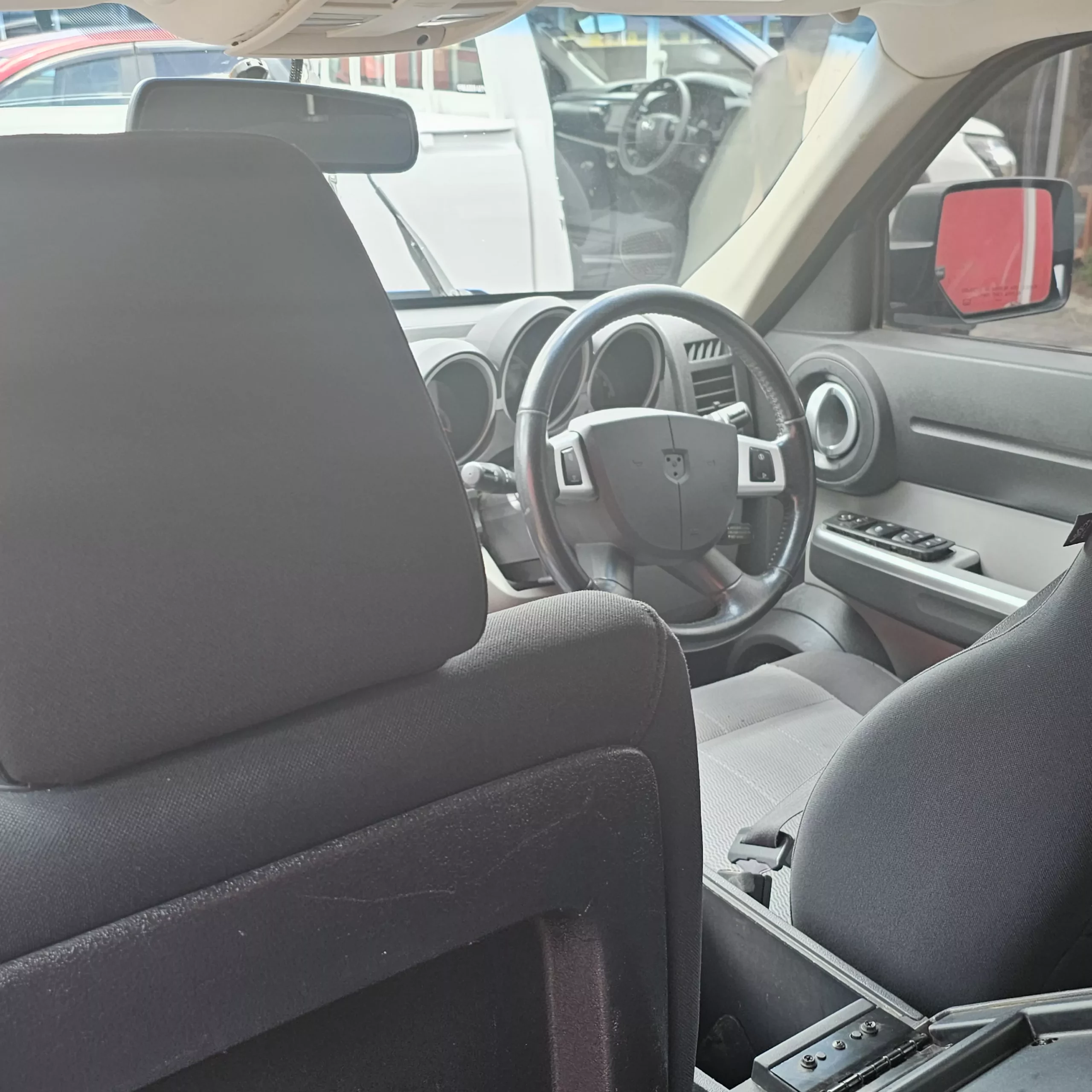 Dodge Nitro Sxt - Image 3