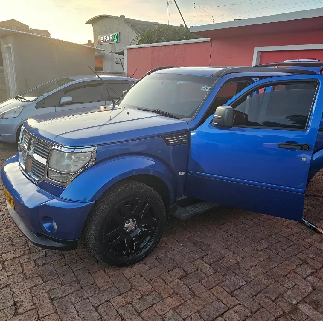 Dodge Nitro Sxt - Image 5