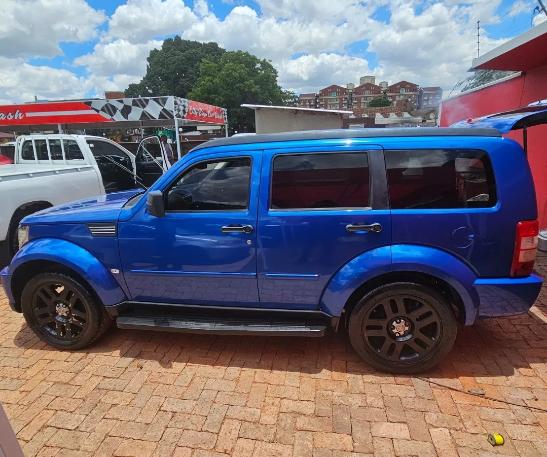 Dodge Nitro Sxt - Image 4