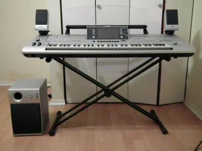 Yamaha Tyros 4 (61-key Pro Arranger Workstation)