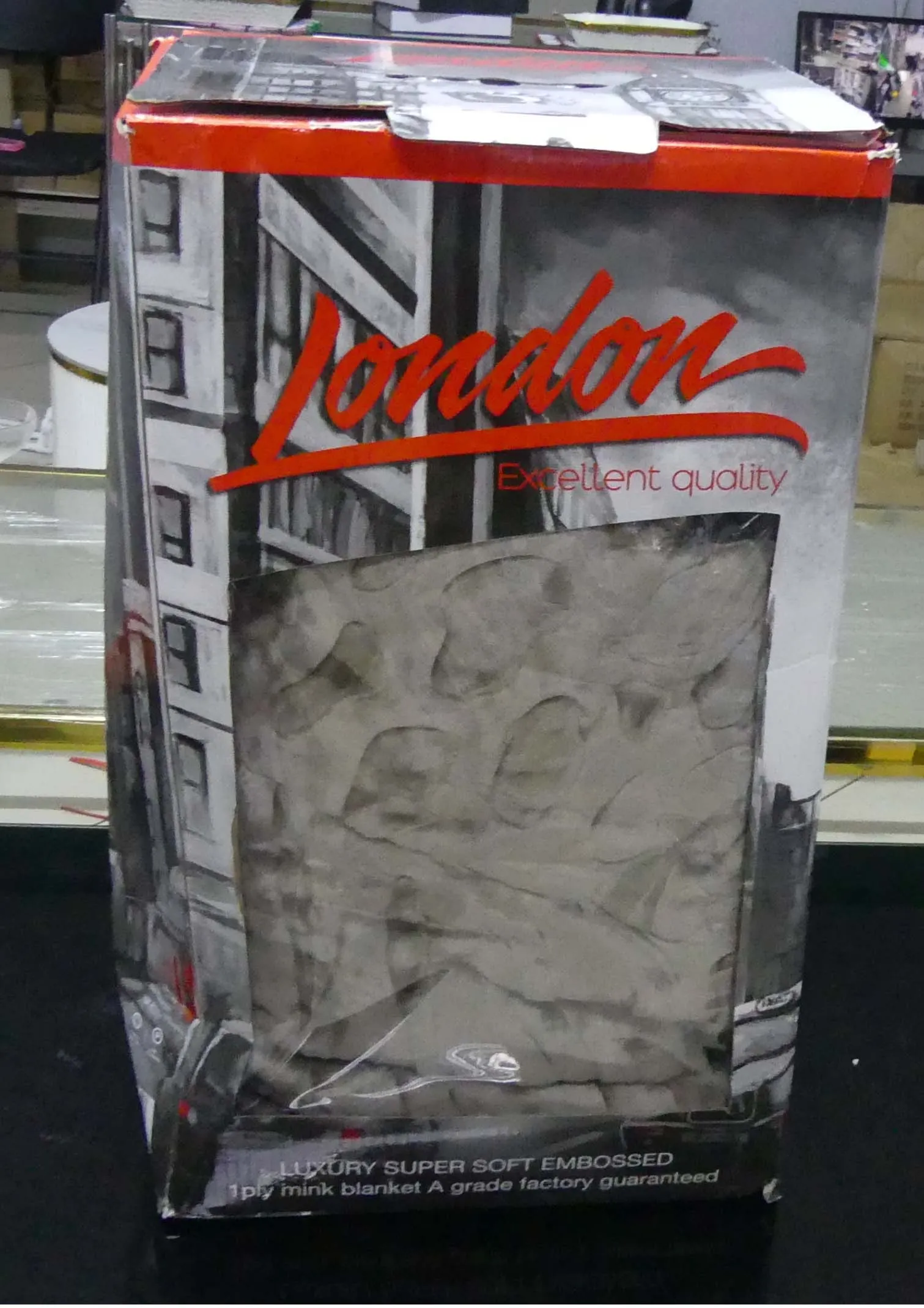 Luxury Super Soft Embossed London Blanket - Image 2